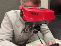 任天堂Switch系列游戏机Virtual Boy外设支持VR模式，包含塞尔达传说旷野之息等游戏